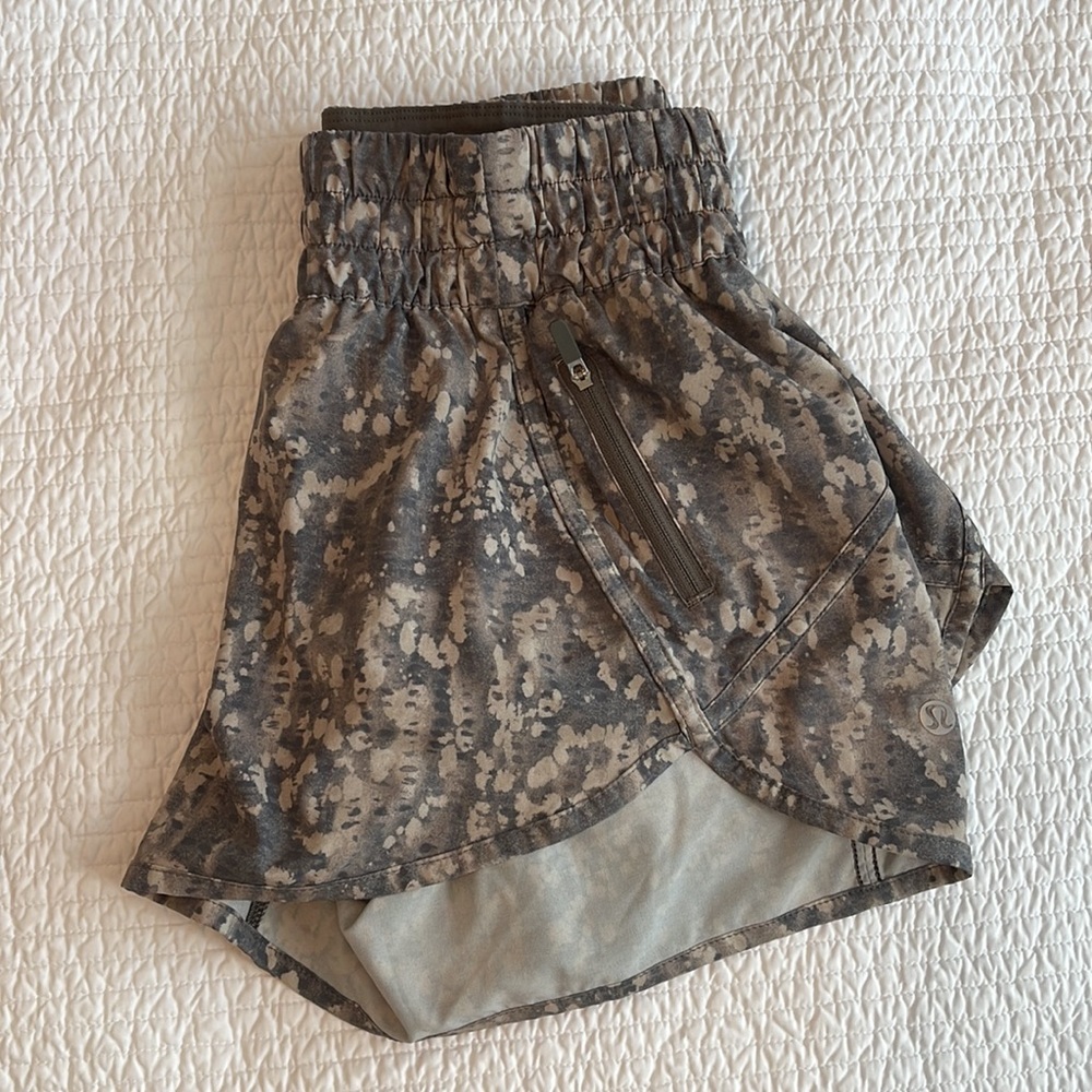 Lululemon Tracker Shorts Size 6